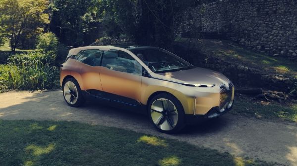 Bmw Vision iNext: le immagini ufficiali