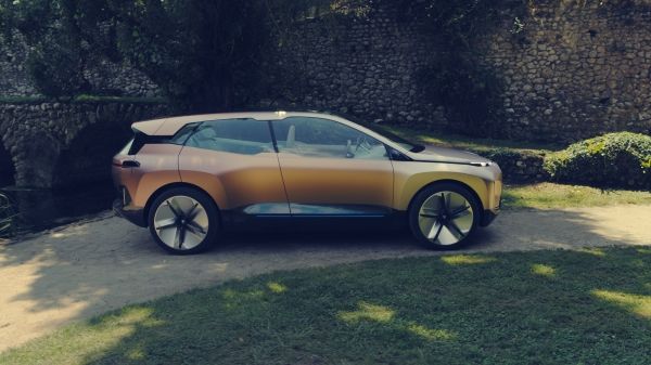 Bmw Vision iNext: le immagini ufficiali
