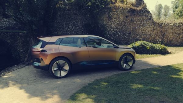 Bmw Vision iNext: le immagini ufficiali