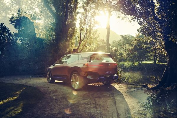 Bmw Vision iNext: le immagini ufficiali