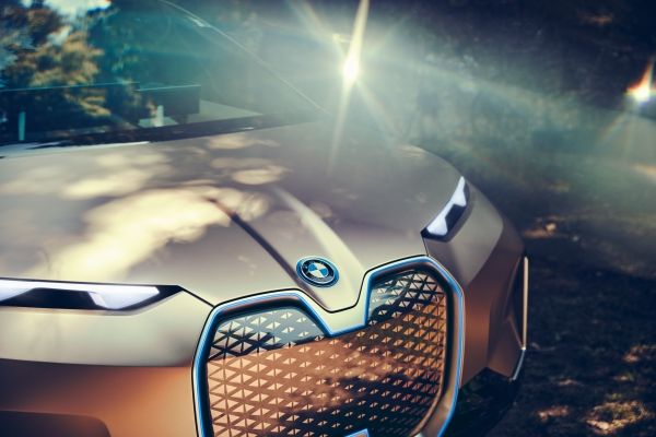 Bmw Vision iNext: le immagini ufficiali