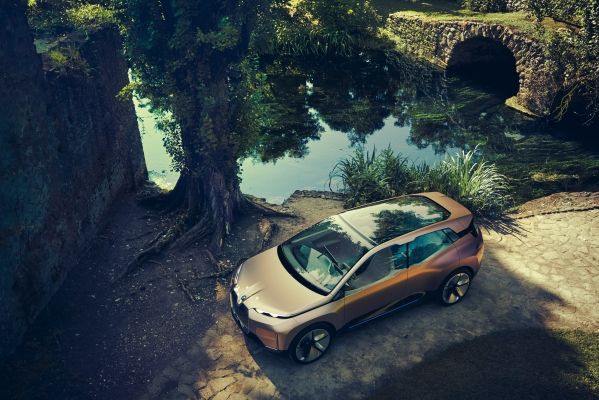 Bmw Vision iNext: le immagini ufficiali