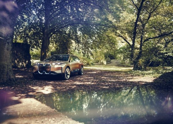 Bmw Vision iNext: le immagini ufficiali