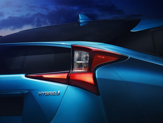 Toyota Prius AWD-e