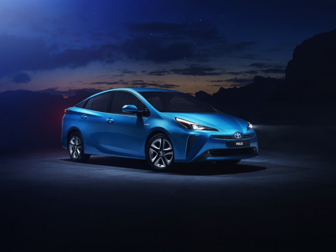 Toyota Prius AWD-i: le immagini