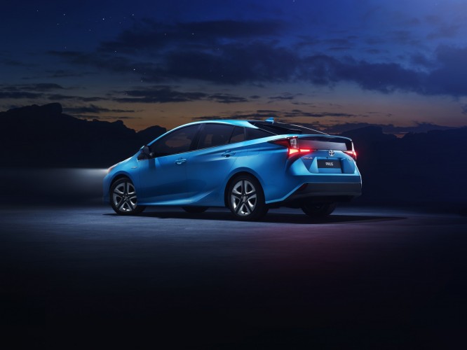Toyota Prius AWD-i: le immagini