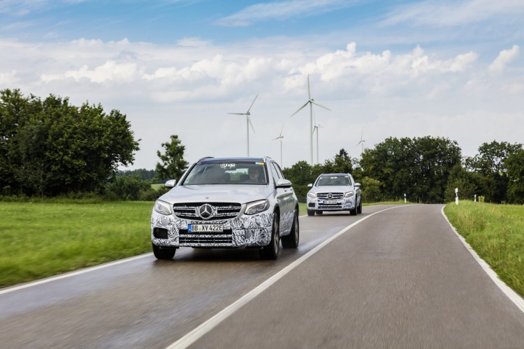 Mercedes EQ: le immagini della gamma ecosostenibile