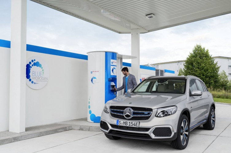 Mercedes EQ: le immagini della gamma ecosostenibile