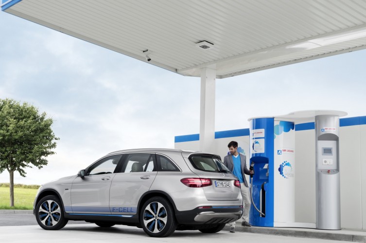 Mercedes EQ: le immagini della gamma ecosostenibile