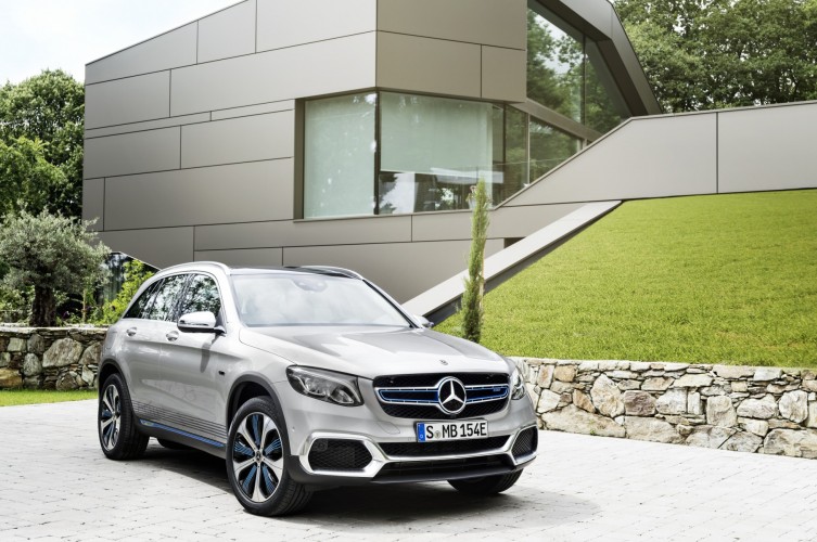 Mercedes EQ: le immagini della gamma ecosostenibile