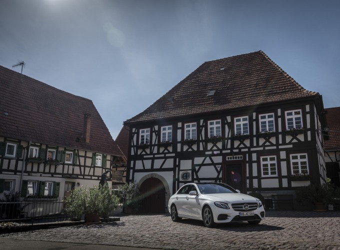 Mercedes EQ: le immagini della gamma ecosostenibile