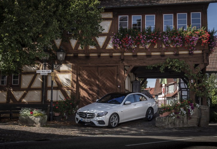 Mercedes EQ: le immagini della gamma ecosostenibile