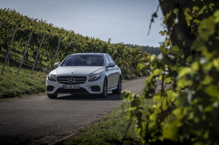 Mercedes EQ: le immagini della gamma ecosostenibile
