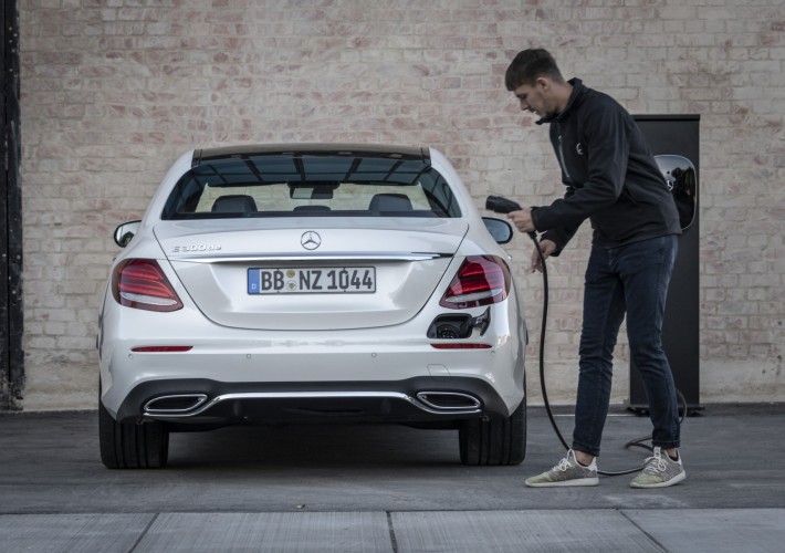 Mercedes EQ: le immagini della gamma ecosostenibile