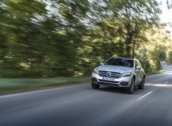 Mercedes EQ: le immagini della gamma ecosostenibile
