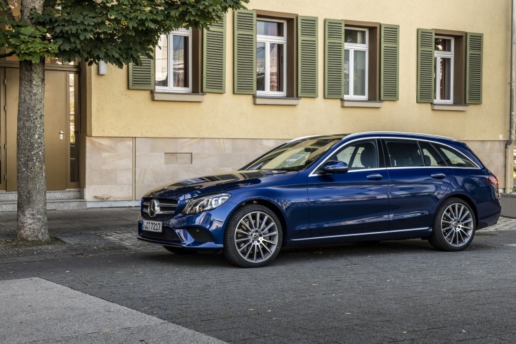 Mercedes EQ: le immagini della gamma ecosostenibile