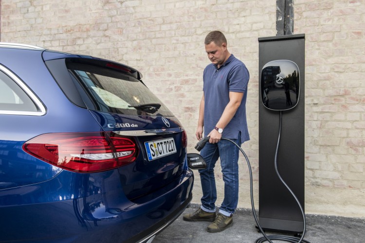 Mercedes EQ: le immagini della gamma ecosostenibile