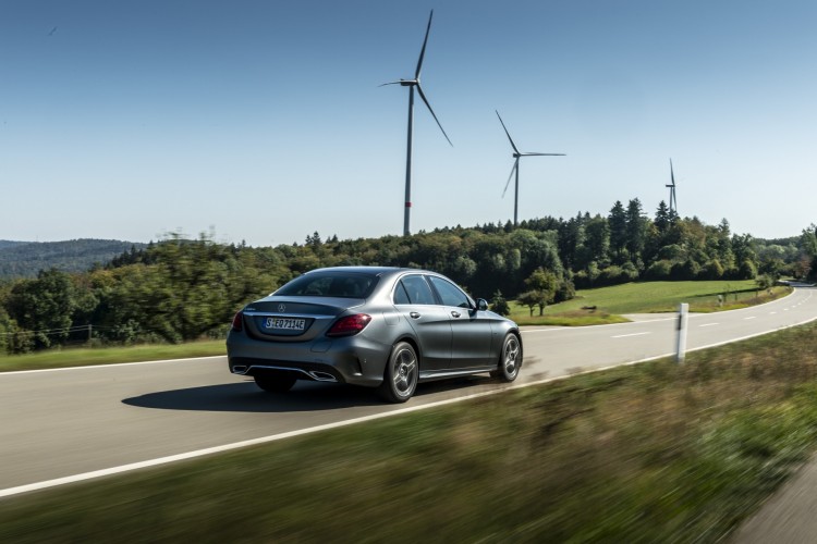 Mercedes EQ: le immagini della gamma ecosostenibile