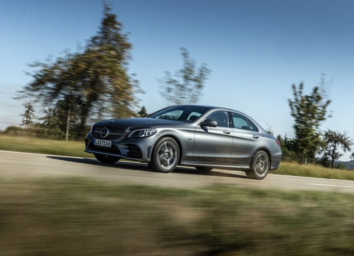 Mercedes EQ: le immagini della gamma ecosostenibile