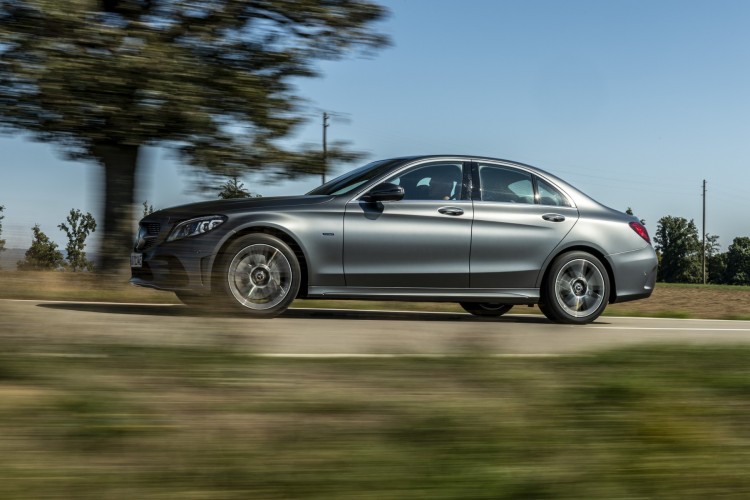 Mercedes EQ: le immagini della gamma ecosostenibile