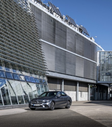 Mercedes EQ: le immagini della gamma ecosostenibile