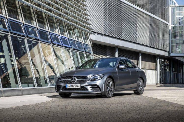 Mercedes EQ: le immagini della gamma ecosostenibile