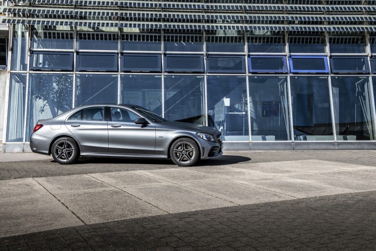 Mercedes EQ: le immagini della gamma ecosostenibile