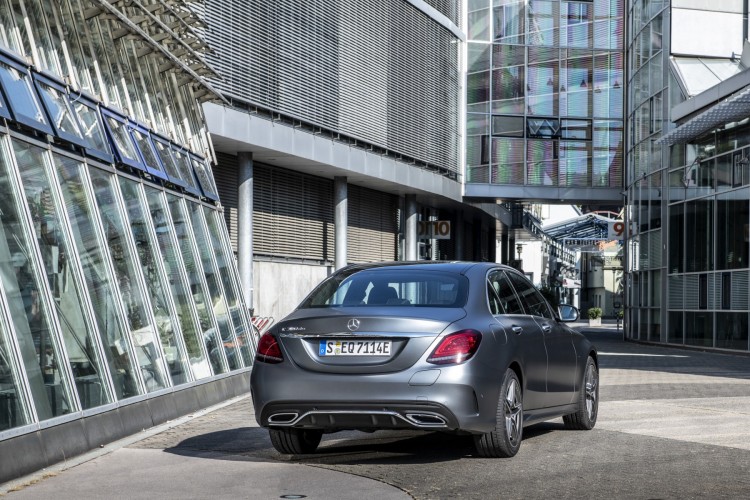 Mercedes EQ: le immagini della gamma ecosostenibile