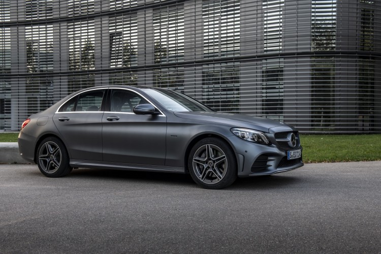 Mercedes EQ: le immagini della gamma ecosostenibile