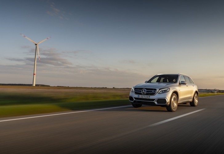 Mercedes EQ: le immagini della gamma ecosostenibile