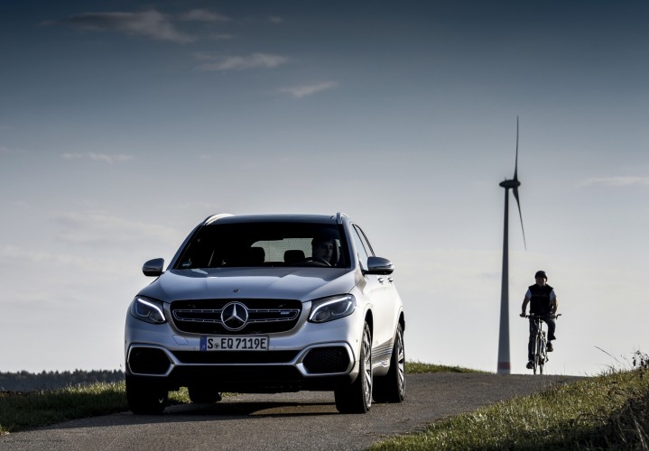 Mercedes EQ: le immagini della gamma ecosostenibile