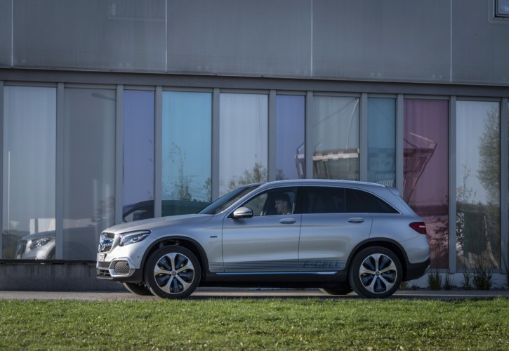 Mercedes EQ: le immagini della gamma ecosostenibile