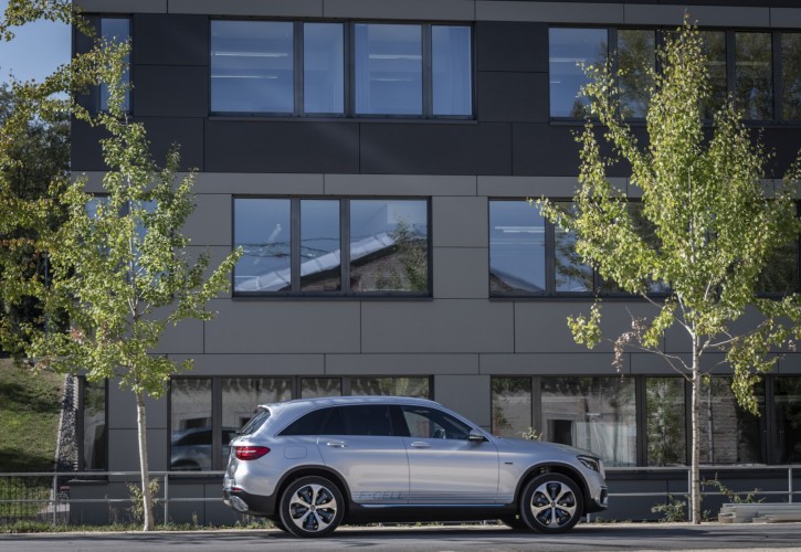 Mercedes EQ: le immagini della gamma ecosostenibile
