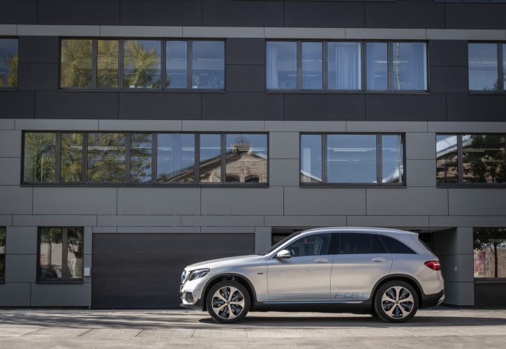 Mercedes EQ: le immagini della gamma ecosostenibile