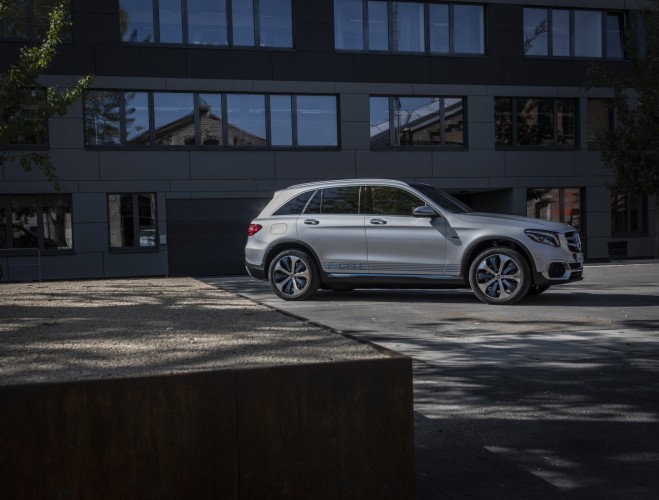 Mercedes EQ: le immagini della gamma ecosostenibile