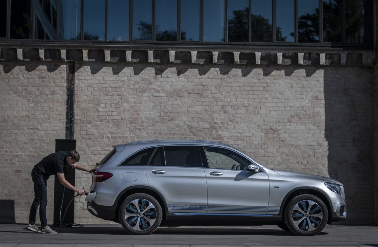 Mercedes EQ: le immagini della gamma ecosostenibile