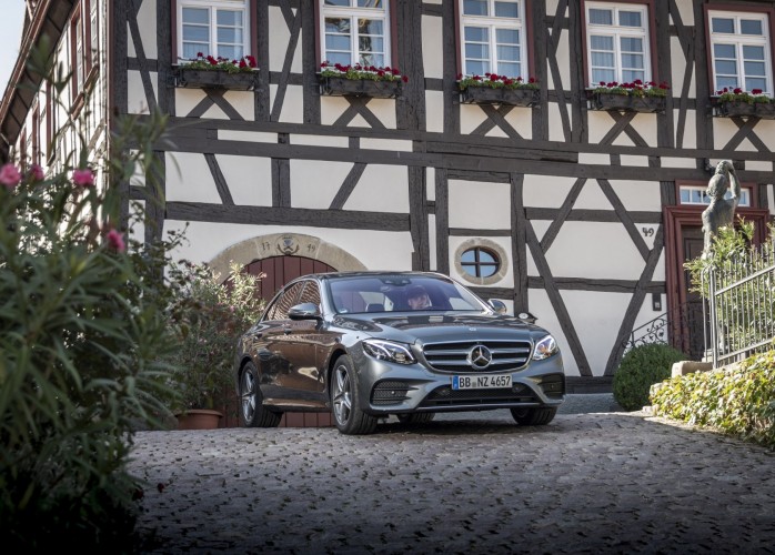 Mercedes EQ: le immagini della gamma ecosostenibile