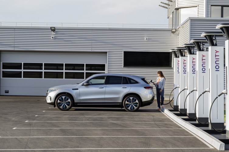 Mercedes EQ: le immagini della gamma ecosostenibile