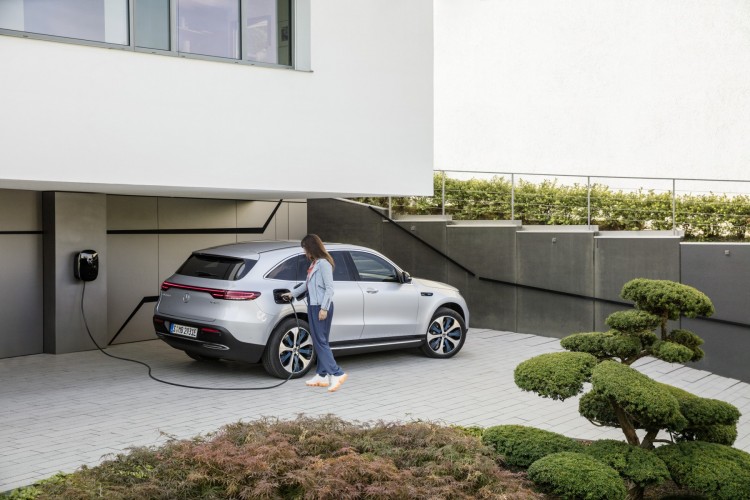 Mercedes EQ: le immagini della gamma ecosostenibile