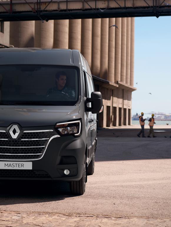 Nuovi Renault Master e Trafic, la prova su strada