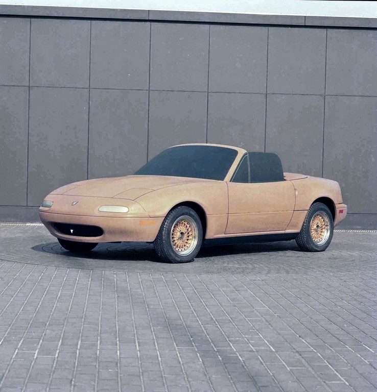 Mazda MX-5 compie 30 anni