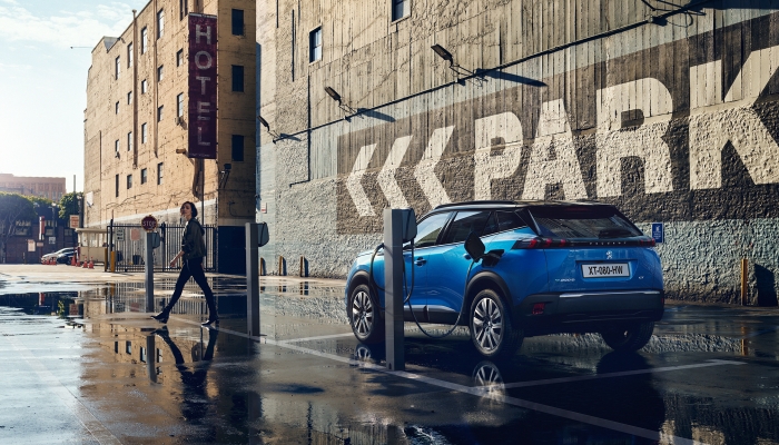 Nuova Peugeot 2008: le immagini ufficiali