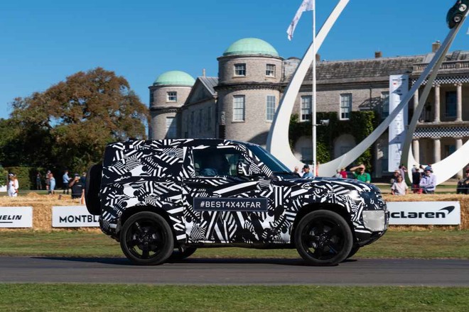 Nuova Land Rover Defender: le foto del prototipo a Goodwood