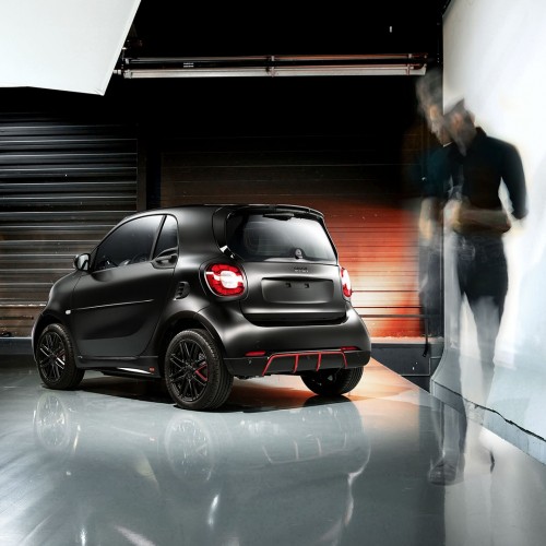 smart fortwo pureblack è disponibile in 200 esemplari 50 dei quali con motore elettrico