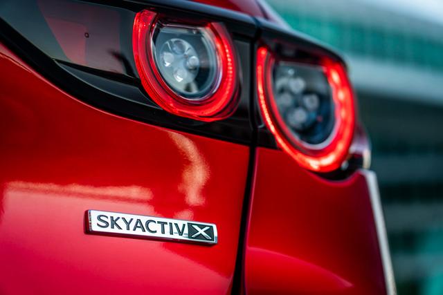 Mazda3 Skyactiv-X: foto ufficiali