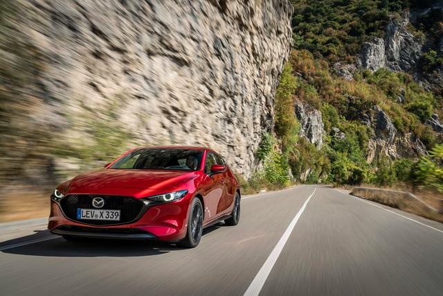 Mazda3 Skyactiv-X: foto ufficiali