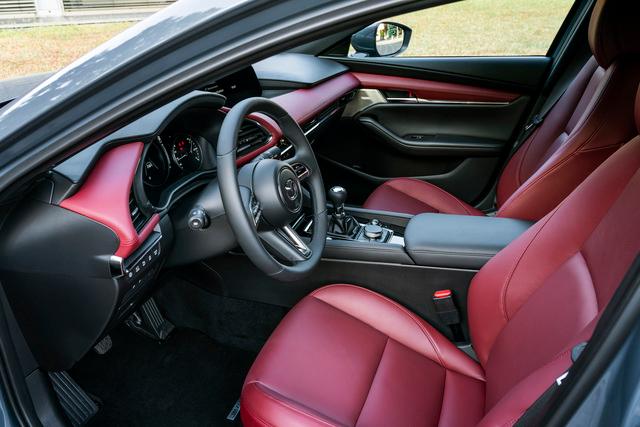 Mazda3 Skyactiv-X: foto ufficiali