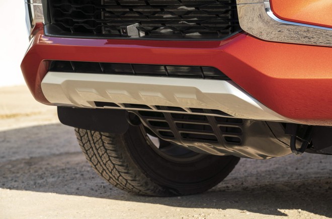 Nuovo Mitsubishi L200: immagini ufficiali