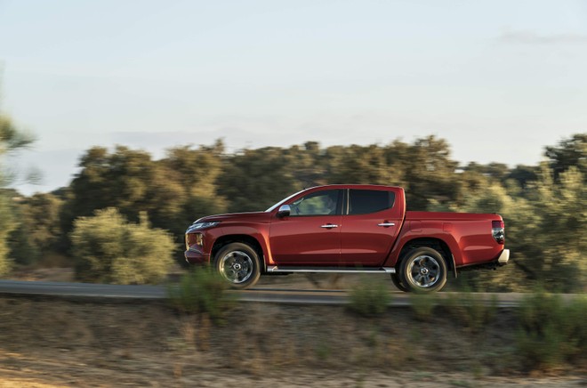 Nuovo Mitsubishi L200: immagini ufficiali