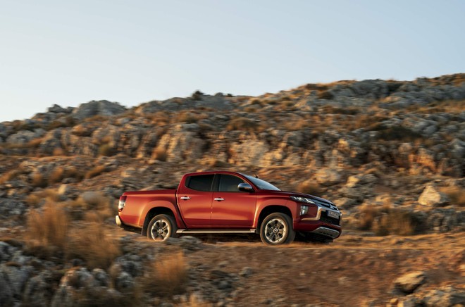Nuovo Mitsubishi L200: immagini ufficiali